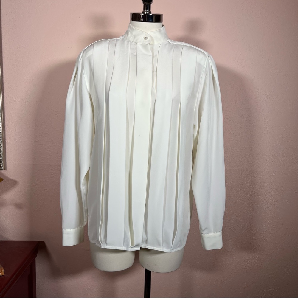 Vintage 80 90 Jones New York White Pleated front Victorian High Collar Blouse